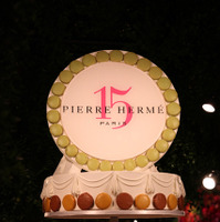 ピエール・エルメ・パリの15周年を記念したスペシャルケーキ
