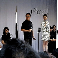 上戸彩。ソフトバンク iPhone 5s/5c発売セレモニー（9月20日）
