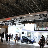 【CEATEC 2013 Vol.13】パーソナルモビリティ i-ROADが国内初展示…トヨタ 画像