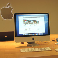 発表会で展示された新型iMac