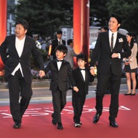 是枝裕和監督、黄升ゲン、二宮慶多、福山雅治　（C）2013『そして父になる』製作委員会