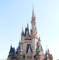 東京ディズニーランドのシンデレラ城　(c) Disney