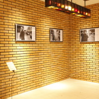 伊勢丹新宿店２階でもステージ同様、モノクロの写真が飾られている