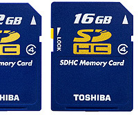 左からSD-HC032GT4、SD-HC016GT4、SD-MH008GA