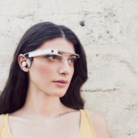 米Google、「Google Glass」改良版を発表、メガネ併用が可能に 画像