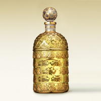 ゲランからは、ナポレオン家の紋章である蜜蜂を施したボトルにセレクトした香りとイニシャルを入れて販売する