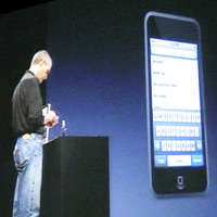 「iPhoneを使用している方なら慣れたものだが、iPodユーザーはタッチパネル操作に戸惑うかもしれない」という