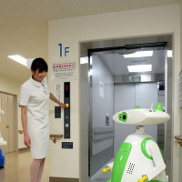 会津中央病院案内ロボット