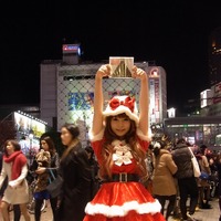 しょこたん、サンタ姿で渋谷の街に降臨！ 画像