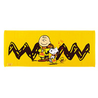 スヌーピー × TOWER RECORDS タオルA（735円）。定番タワレコタオルにスヌーピーとチャーリー・ブラウン、ウッドストックが描かれている