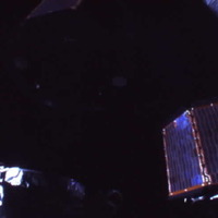 分離後の画像。右に残っているのがVRAD衛星