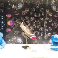 新進靴ブランド「アポロジー」が新宿伊勢丹でコントロールベアとコラボ 画像