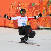 ソチ冬季パラリンピック、アルペンスキー男子滑降座位、ジョシュ・デュエク選手　(c) Getty Images