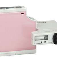 　京セラは、400万画素コンパクトデジタルカメラ「Finecam SL400R」のラインアップに、6,000台限定の「ミルキーピンクモデル」を追加する。