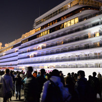 その大きさに圧倒される！豪華客船「クイーン・エリザベス号」、横浜港大さん橋へ 画像