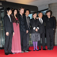 　「第20回東京国際映画祭」最終日の28日、クロージングセレモニーの会場となった渋谷のBunkamuraオーチャード・ホール前にはレッドカーペットが敷き詰められ、各国から集まった映画人たちが続々と来場した。
