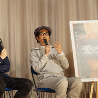 映画『愛の渦』舞台挨拶でトークを繰り広げたリリー・フランキー（右）と三浦大輔監督