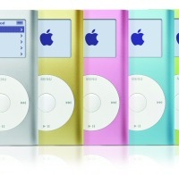 　アップルコンピュータは、ポータブルHDDプレイヤ「iPod mini」を7月24日から販売する。価格は28,140円（税込み）。この販売開始は、日本を含めた米国以外の国に拡大されたことによるものだ。