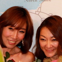 （左から）佐々木敬子、マキ・コニクソン