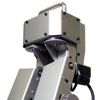 新モデル：二足歩行ロボット「e-nuvo WALK ver.3」　【右】バーチャルロボットを用いた事前検証画面