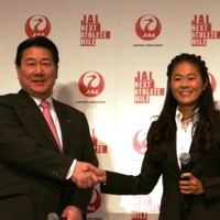 JAL植木社長（向かって左）と澤選手