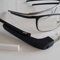 【写真2】今後、Google Glassに取り付け可能な多様なフレームやアクセサリの登場に期待したい。