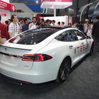 テスラの新型電気自動車「MODEL 2」が登場