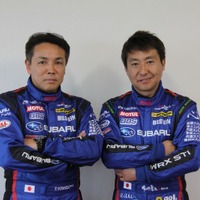 吉田寿博選手（向かって左）、佐々木孝太選手