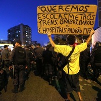 教育、公共交通、医療の改善を求めるデモ（6月15日、リオデジャネイロ市内）　(c) Getty Images