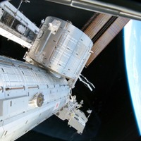 国際宇宙ステーション（ISS）の「きぼう」日本実験棟　(c) JAXA、(c) NASA