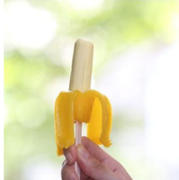 バナナのように皮をむいて食べるアイス「バンナナ」、エリア拡大販売 画像
