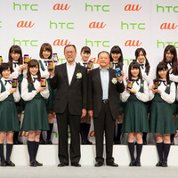 「HTC J butterfly」の新製品発表会に出席した乃木坂46