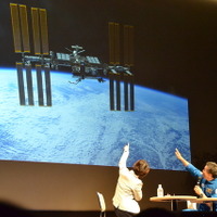 ISS日本実験棟「きぼう」の形状を「茶筒」と紹介