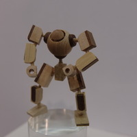 組み立てる木製ロボット