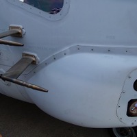 機体の四隅にはレーダーとミサイルのセンサーが設置されている。海兵隊のMV独自装備で、空軍のCVは別のセンサーが装着されている。