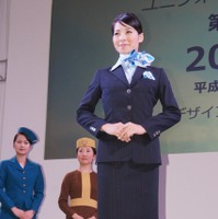 ANA、今冬着用開始する客室乗務員の新制服と歴代制服を披露