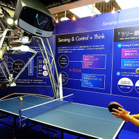 【CEATEC 2014 Vol.6】オムロンの大型新人「卓球ロボット」……人に優しいセンシング＆コントロール技術［動画］ 画像