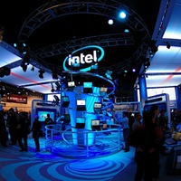 CES 2008でのインテルのブース。ここでもWiMAXの展示が目立った。WiMAXはWindowsマシン専用技術ではなくPDA、ケータイ、PC、家電へと広がる可能性を持っている