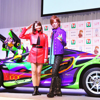 「エヴァ」の1,600万円スーパーカー披露！ 加藤夏希＆DAIGOコスプレで登場 画像