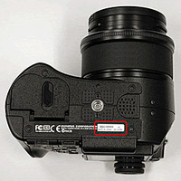 　オリンパスは27日、最上位デジタルカメラ「CAMEDIA C-8080 Wide Zoom」の一部製品で、Exif情報の誤りと、特定の操作手順を行なった場合にAFが動作しなくなる不具合を発表、修正ファームウェアを公開した。