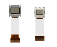左から、0.74型と0.56型の高温ポリシリコンTFT液晶パネル