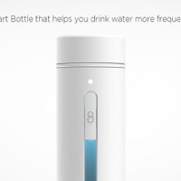 飲んだ水の量がアプリに自動記録……スマートボトル8cups 画像