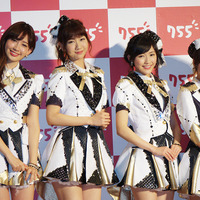 AKB48の（右から）高橋みなみ、渡辺麻友、柏木由紀、小嶋陽菜