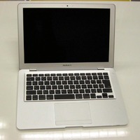 MacBook Airを拝見。その薄さ・軽さ、そして洗練されたデザインに脱帽だ