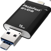 Lightning、microUSB、USB 3.0の3種類の端子を備えたUSBメモリ 画像