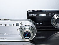 　ソニーは、コンパクトボディに新開発の1/1.8型「有効720万画素 Supre HAD CCD」と、光学3倍ズームのカール・ツァイス「バリオ・テッサー」レンズを搭載したデジタルカメラ「サイバーショット DSC-P150」を9月17日に発売する。