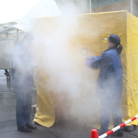 地上広場Cにある東京消防庁の煙体験ハウス。煙の怖さを安全に体験できる《撮影：編集部》