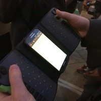 モバイルキーボード「TREWGrip Mobile Dock」