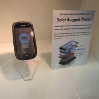 太陽光充電を可能にした「Solar Phone」のデモ機