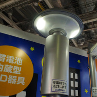 信頼性の高いバッテリーを内蔵した災害対応の非常用LED防犯灯 画像